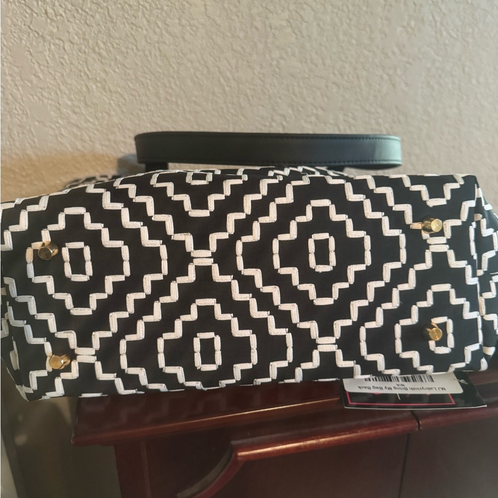 NWT Makeup Junkie Black and White Geometric Daykeeper Tote Bag - Picture 6 of 6